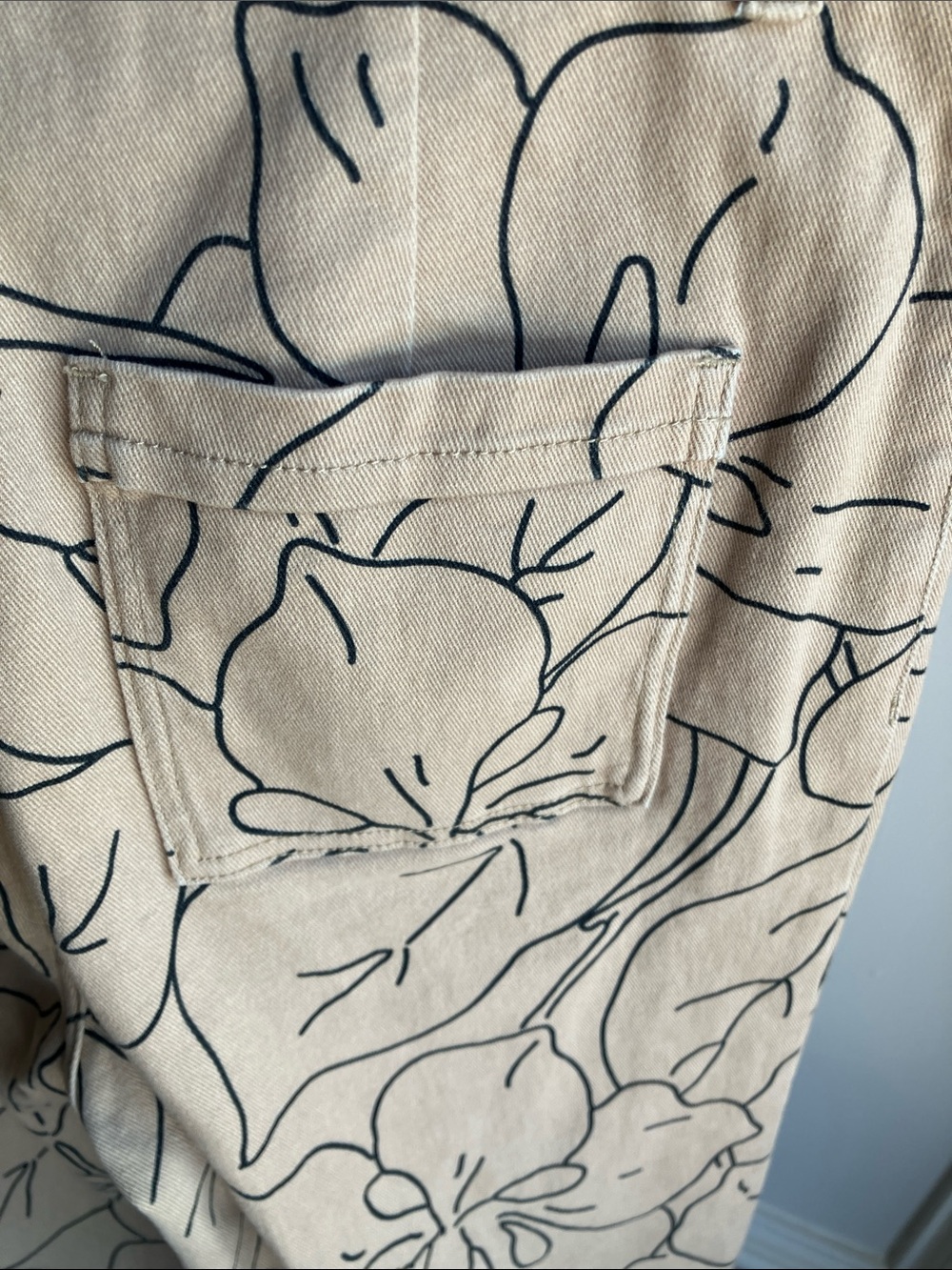 AnnieWear Floral Print Wide Leg Jeans | Raw Hem - Picture 3 of 8
